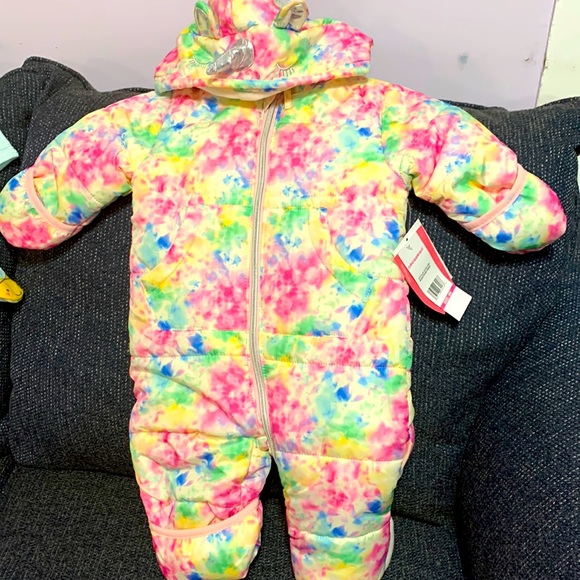 Girl’s Snow Suit 9 months - Picture 1 of 3